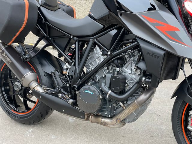 ktm - 1290-super-duke-r