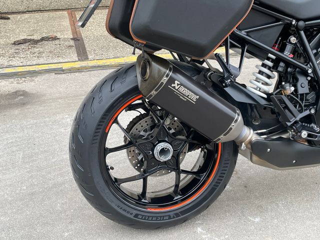 ktm - 1290-super-duke-r