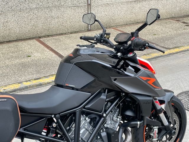 ktm - 1290-super-duke-r