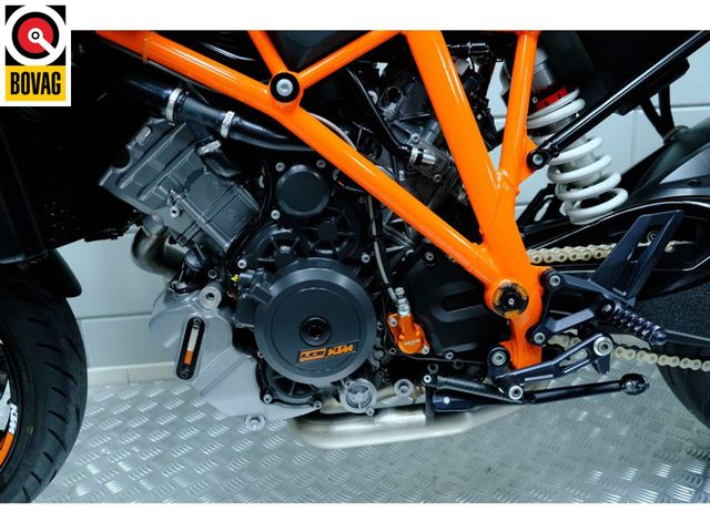 ktm - 1290-super-duke-r