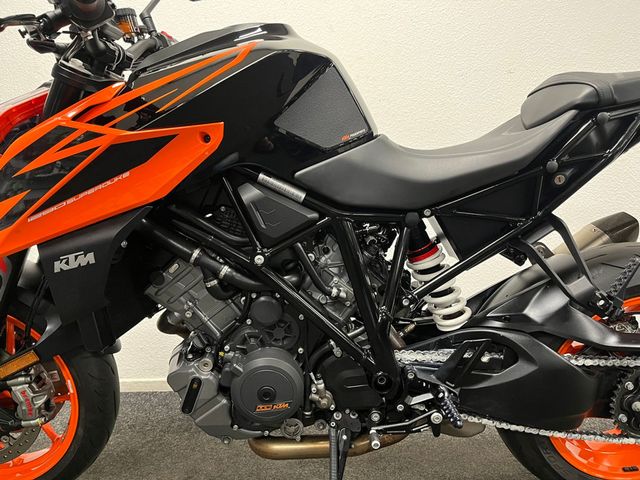 ktm - 1290-super-duke-r