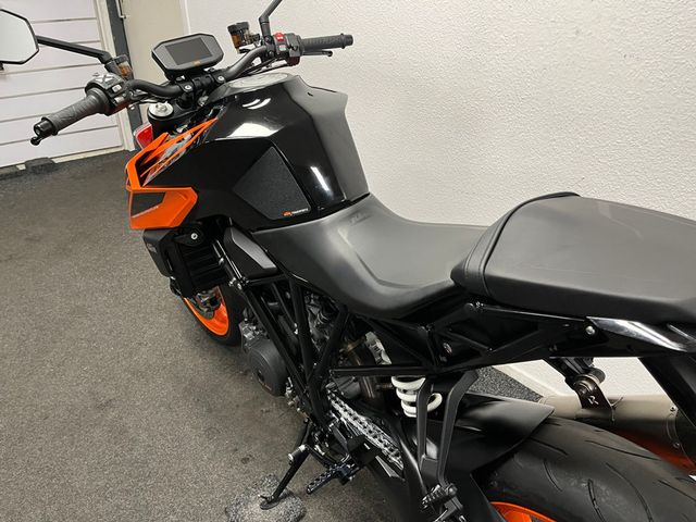 ktm - 1290-super-duke-r