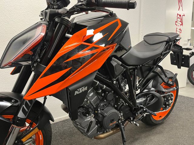 ktm - 1290-super-duke-r