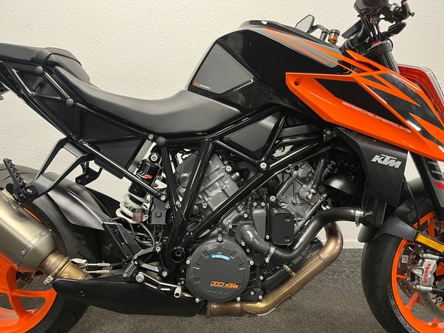 ktm - 1290-super-duke-r