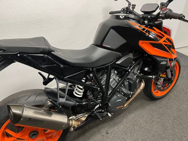 ktm - 1290-super-duke-r