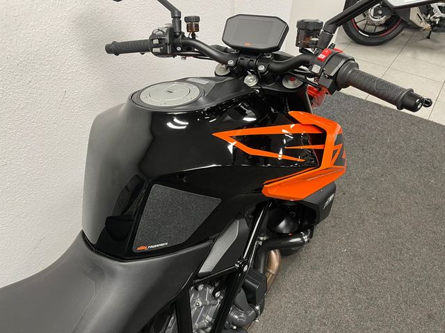 ktm - 1290-super-duke-r