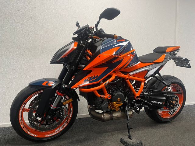 ktm - 1290-super-duke-r