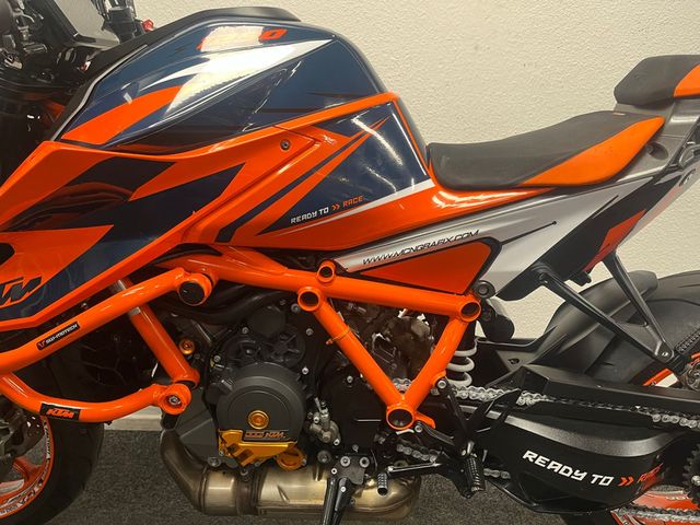 ktm - 1290-super-duke-r