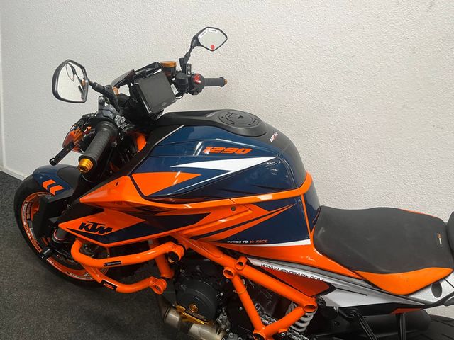 ktm - 1290-super-duke-r