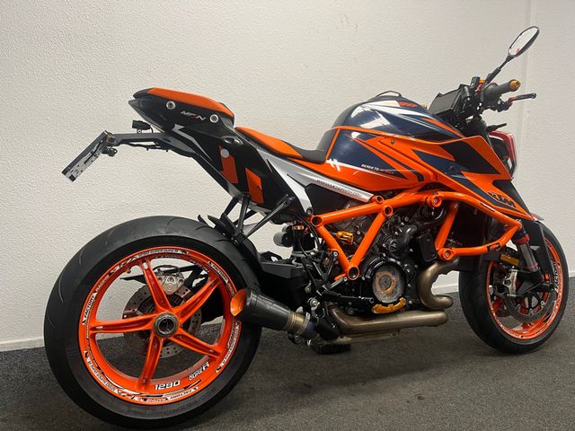 ktm - 1290-super-duke-r