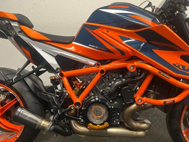 ktm - 1290-super-duke-r