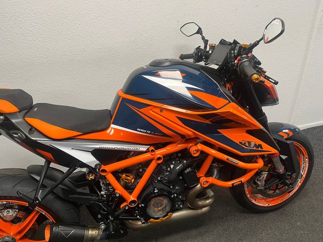 ktm - 1290-super-duke-r