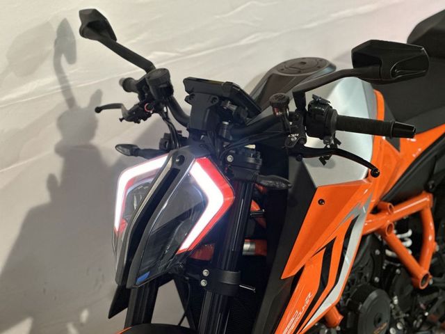 ktm - 1290-super-duke-r