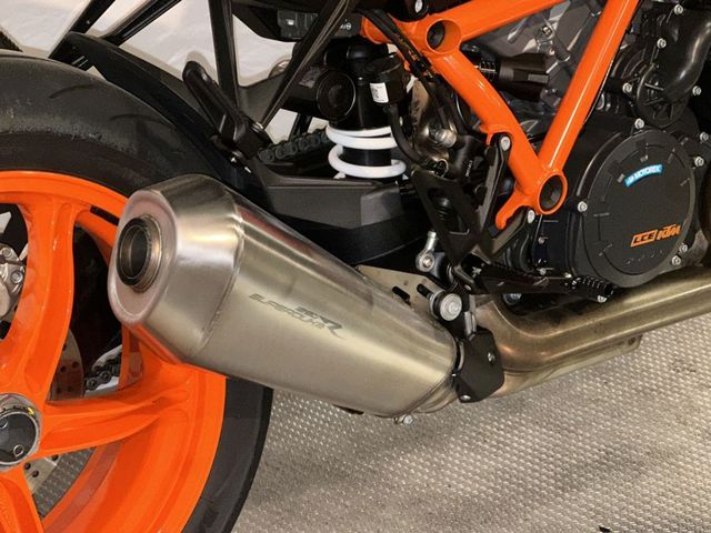 ktm - 1290-super-duke-r