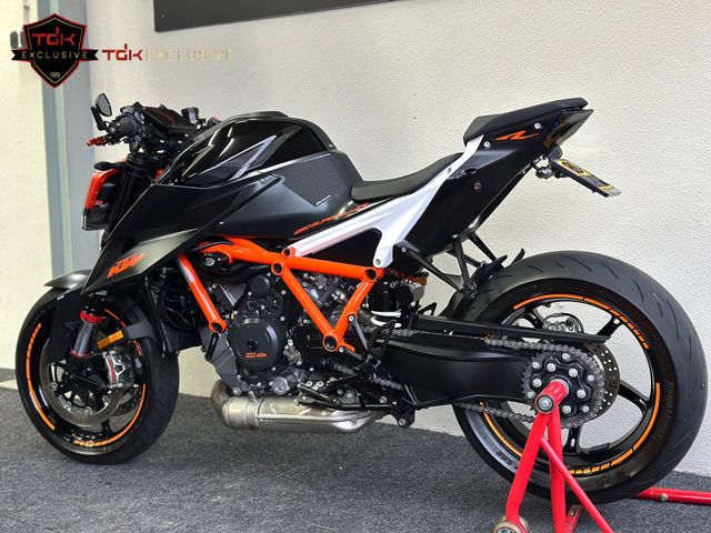 ktm - 1290-super-duke-r