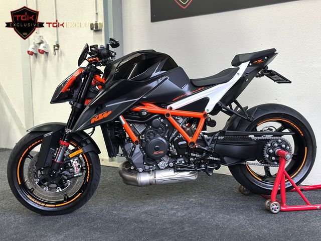 ktm - 1290-super-duke-r