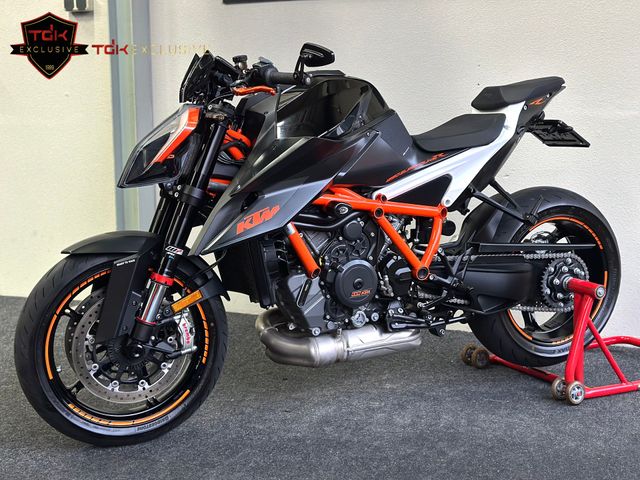 ktm - 1290-super-duke-r