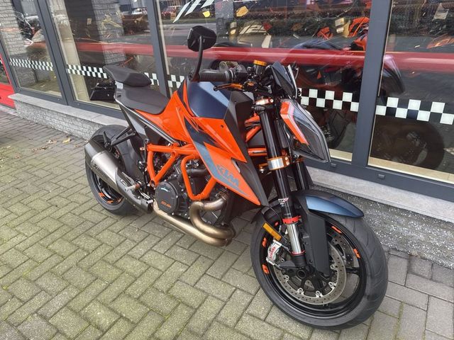 ktm - 1290-super-duke-r