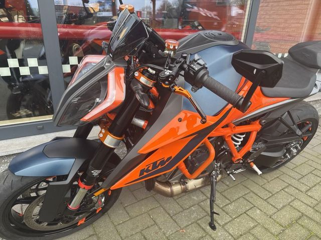 ktm - 1290-super-duke-r