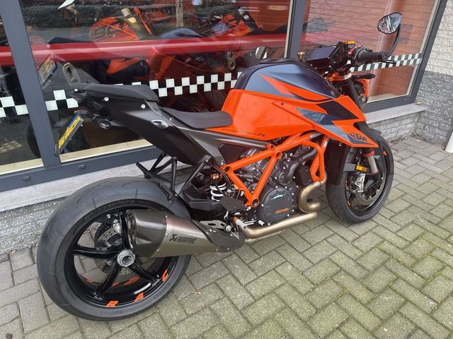 ktm - 1290-super-duke-r