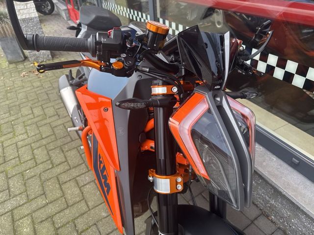 ktm - 1290-super-duke-r