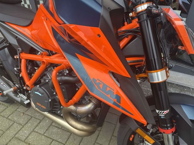 ktm - 1290-super-duke-r