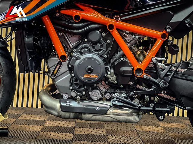 ktm - 1290-super-duke-r