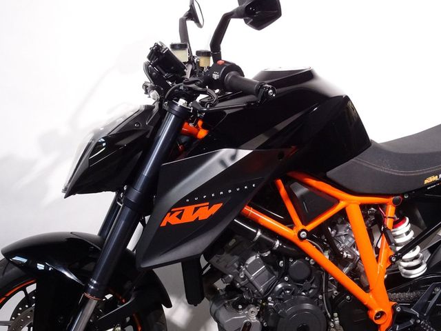 ktm - 1290-super-duke-r