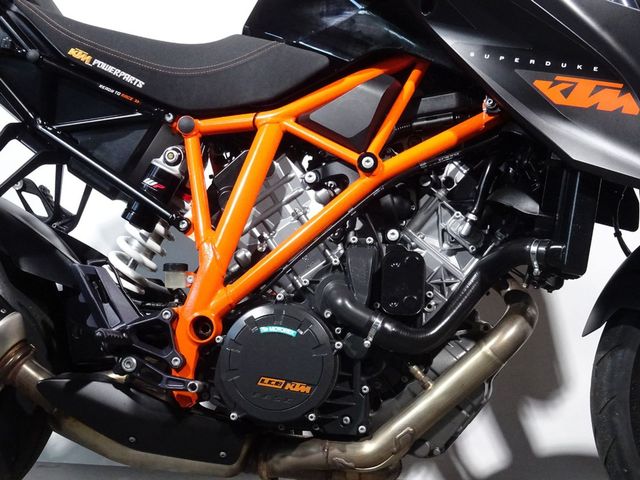 ktm - 1290-super-duke-r