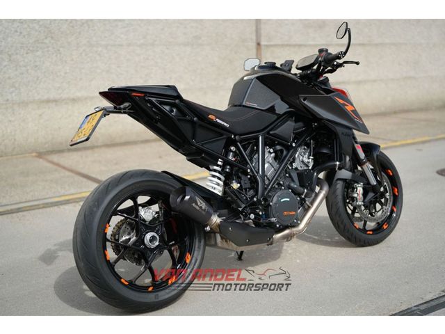 ktm - 1290-super-duke-r