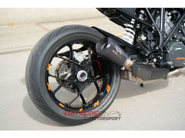 ktm - 1290-super-duke-r