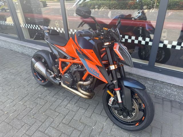 ktm - 1290-super-duke-r