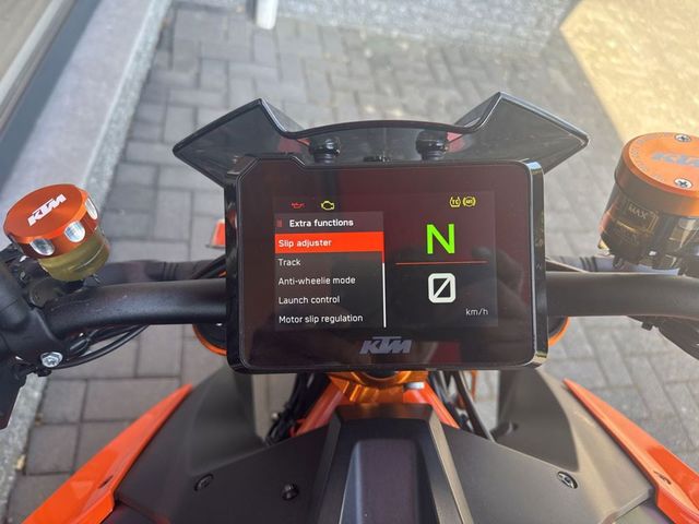 ktm - 1290-super-duke-r