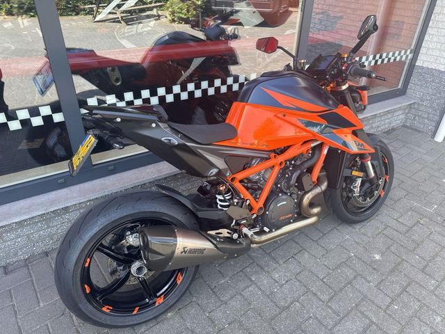 ktm - 1290-super-duke-r