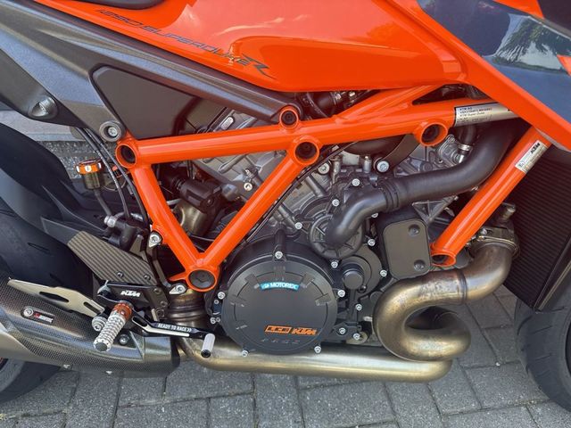 ktm - 1290-super-duke-r