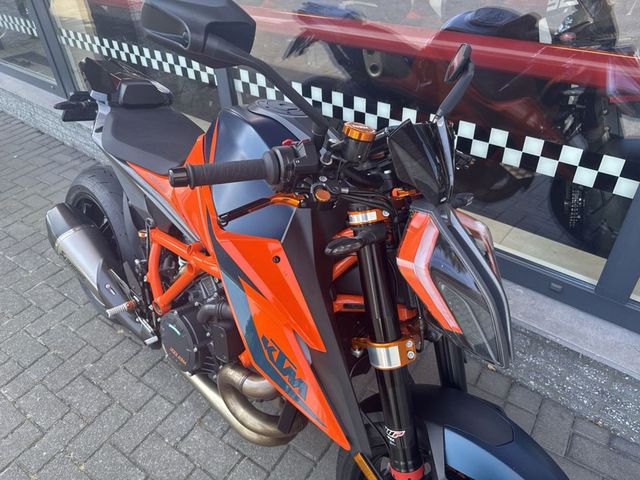 ktm - 1290-super-duke-r
