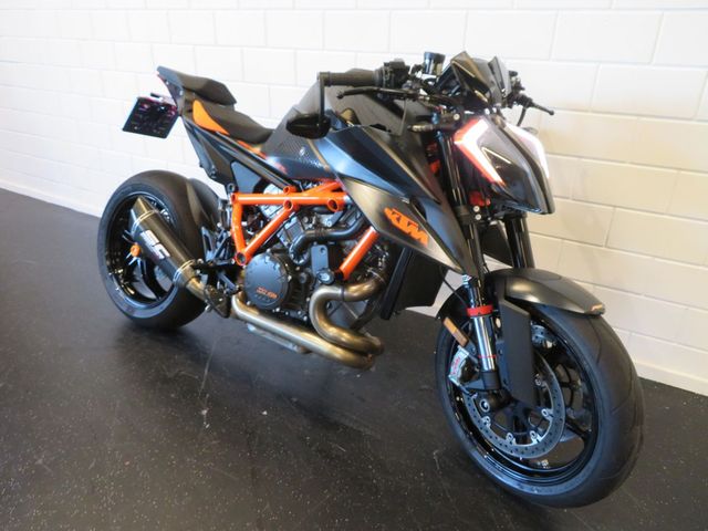 ktm - 1290-super-duke-r