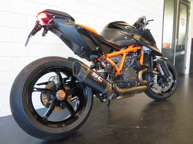 ktm - 1290-super-duke-r