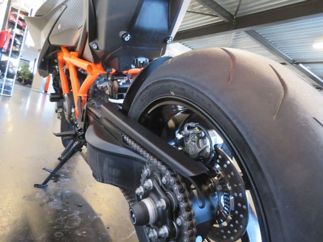 ktm - 1290-super-duke-r