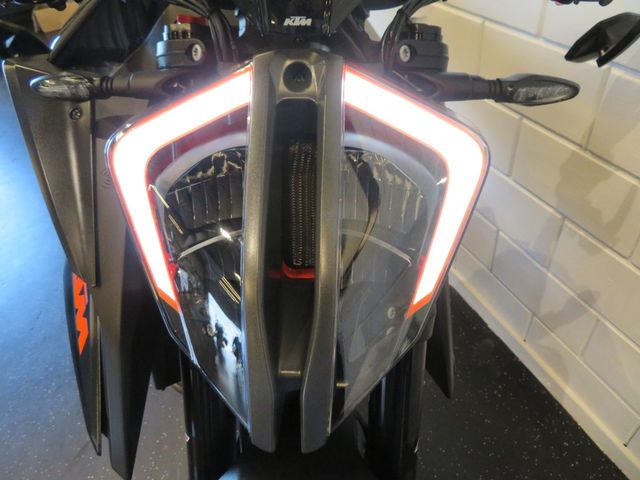 ktm - 1290-super-duke-r