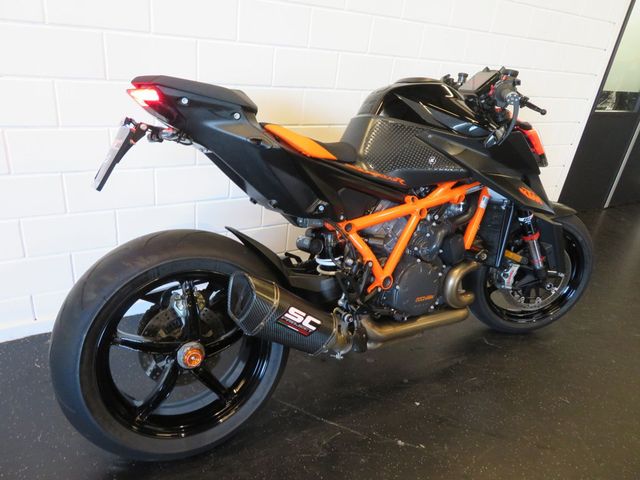 ktm - 1290-super-duke-r