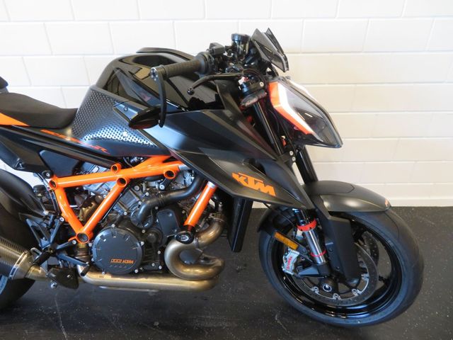 ktm - 1290-super-duke-r
