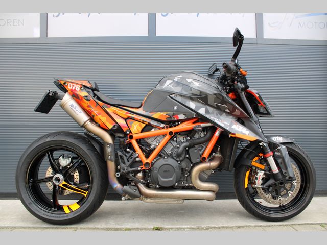 ktm - 1290-super-duke-r