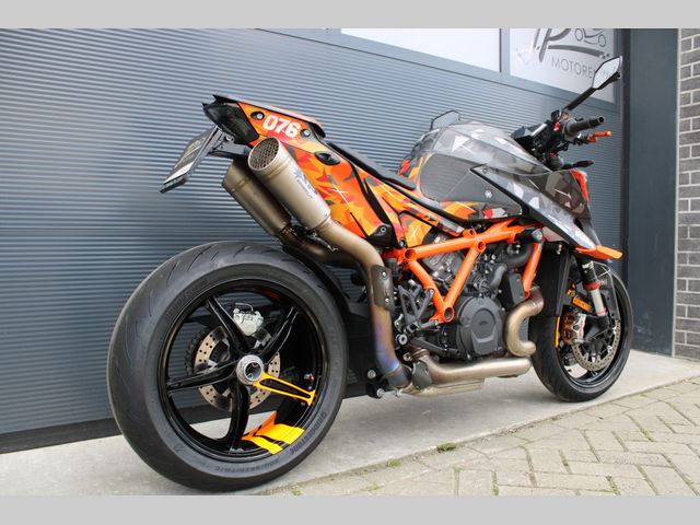 ktm - 1290-super-duke-r