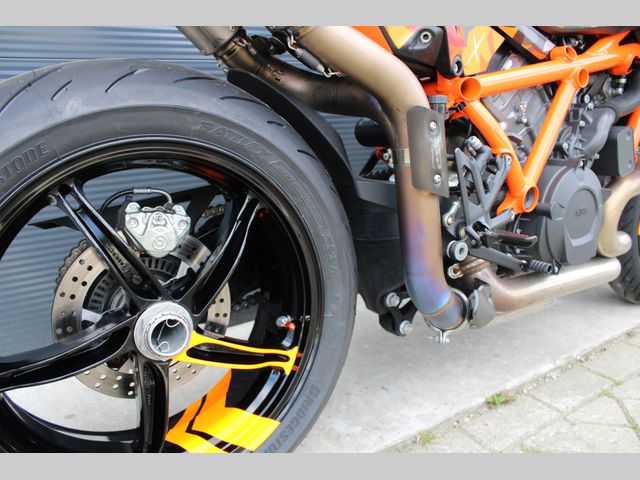 ktm - 1290-super-duke-r