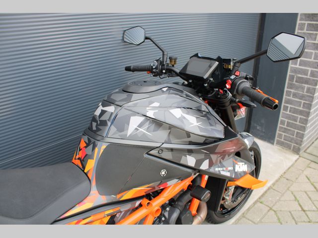 ktm - 1290-super-duke-r