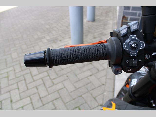 ktm - 1290-super-duke-r