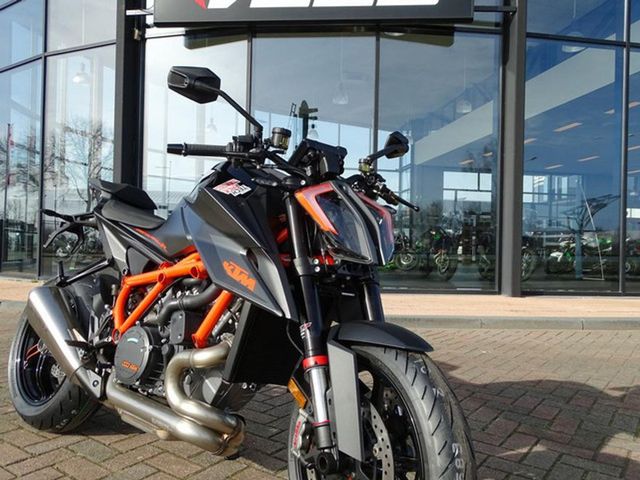 ktm - 1290-super-duke-r