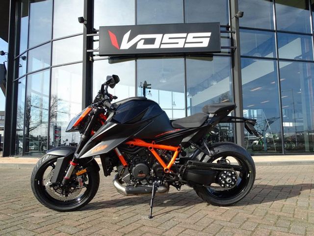 ktm - 1290-super-duke-r