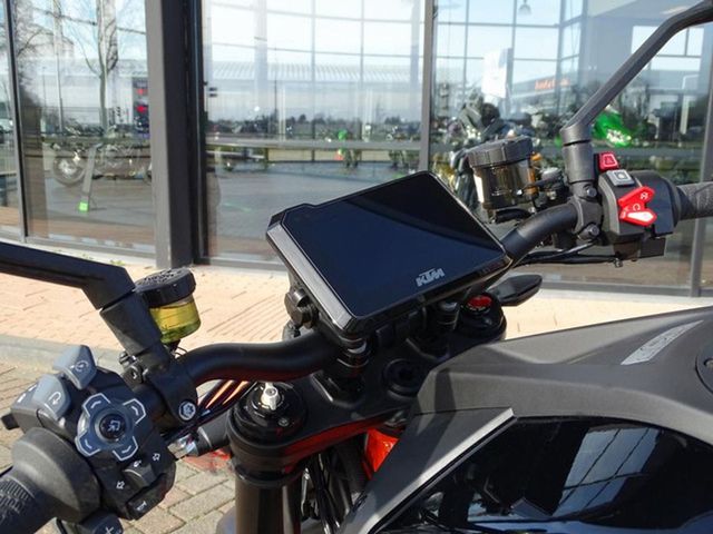 ktm - 1290-super-duke-r